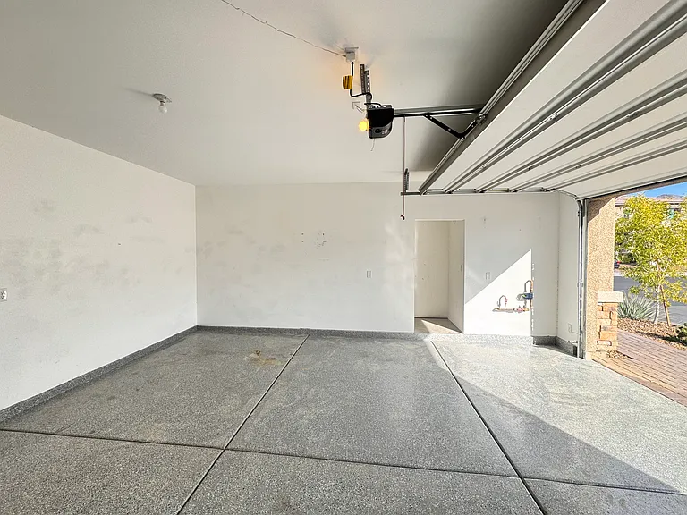 2711 Lindsey Springs St — Photo 3