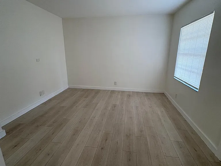 600 NE 46th Ct #5 — Photo 14
