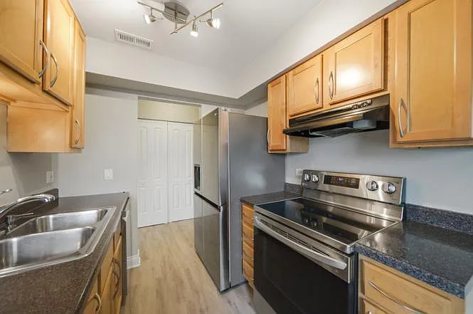 900 Perrie Dr #204 — Photo 3
