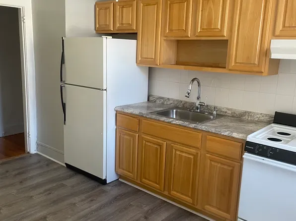 61 E Edsall Blvd #2, Palisades Park, NJ 07650