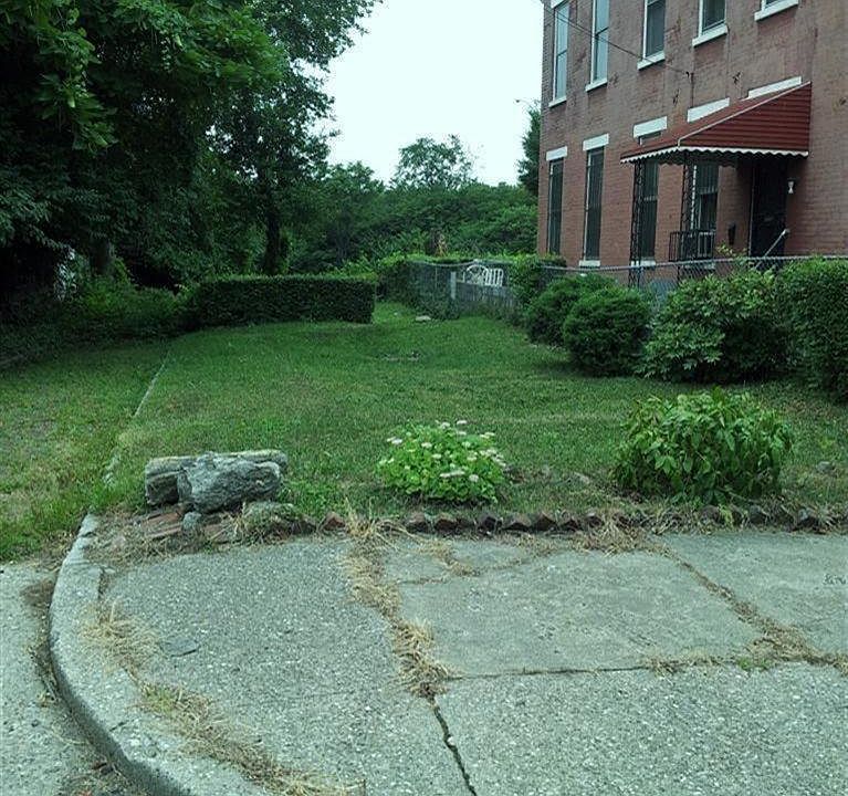 2nd image of 1009 Findlay St