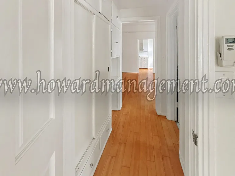 590 Rossmore — Photo 6