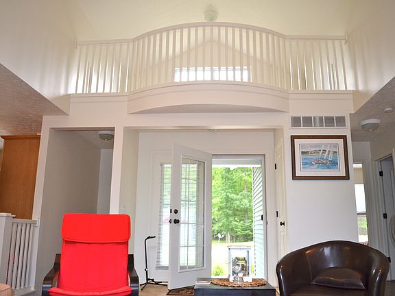 3rd image of 7053 Hilltop Dr
