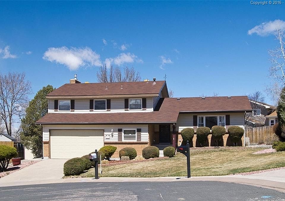 Well maintained 4 level on .24 acre lot in a cul de sac with mountain views!
