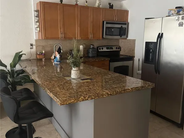 4550 NW 9th St APT 901E, Miami, FL 33126
