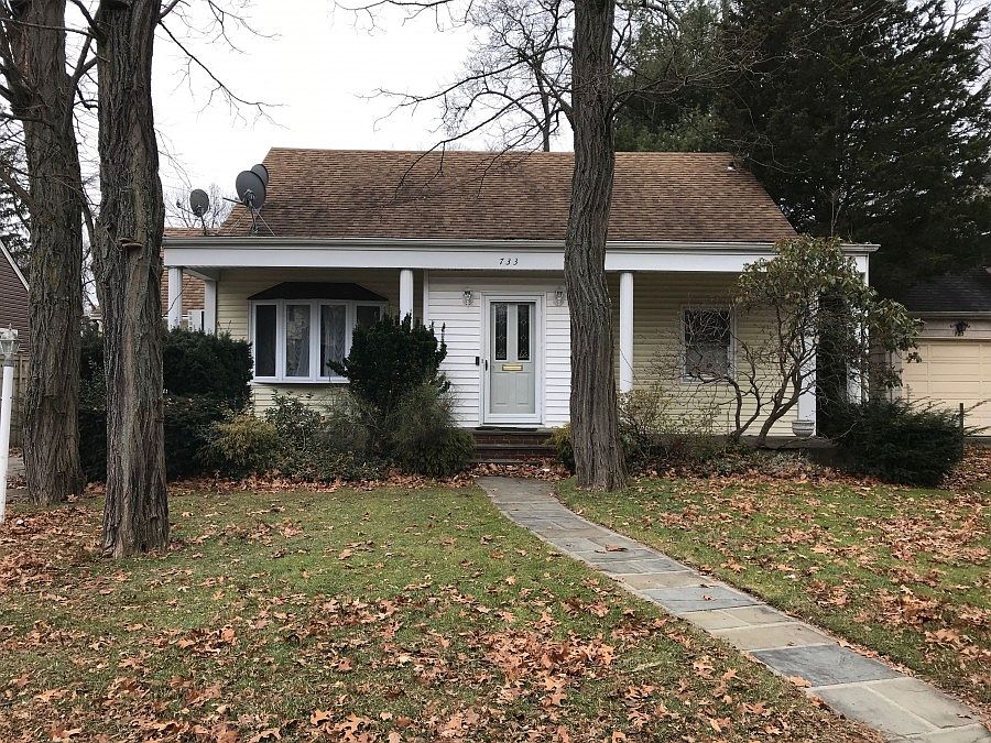 1st image of 733 Hempstead Ave