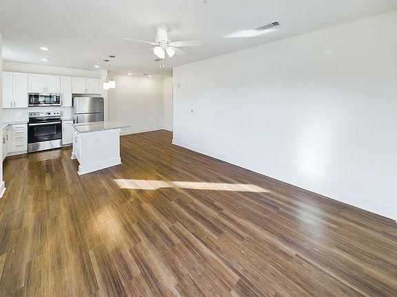 2nd image of 270 Arsdale Ave #26-104