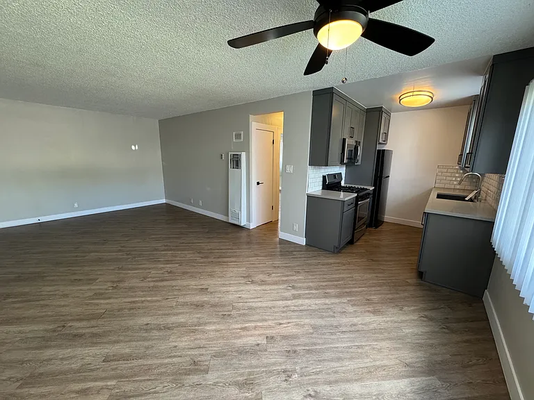 6000 Franklin Avenue — Photo 16