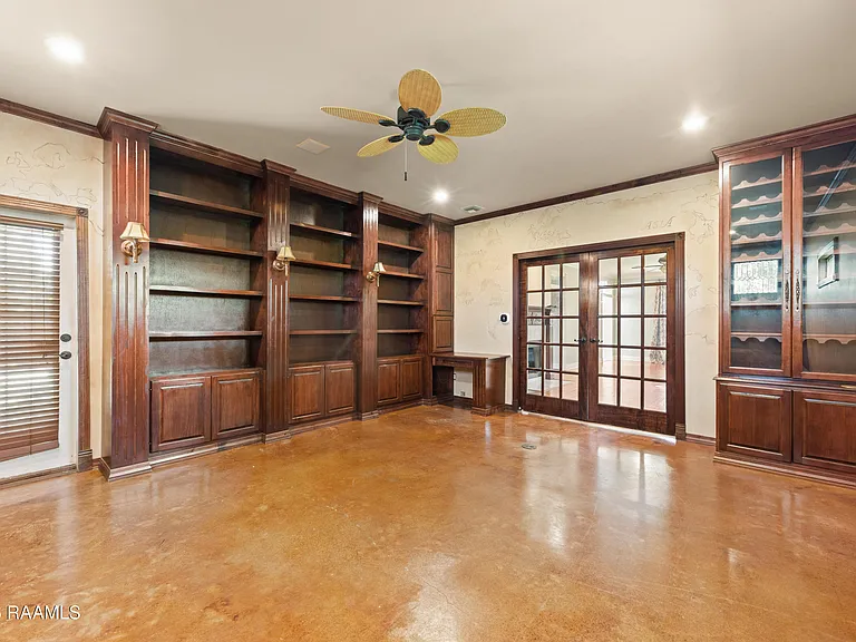 300 Oak Hollow Dr — Photo 26