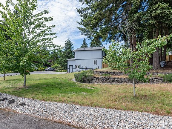 5th image of 11618 208th Ave Ct. East
