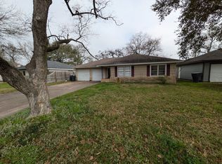 5440 Beaumont Ave, Groves, TX 77619
