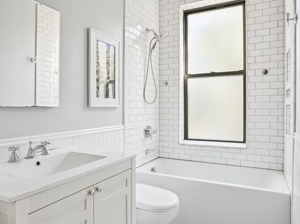 445 Franklin Avenue image 8 of 9