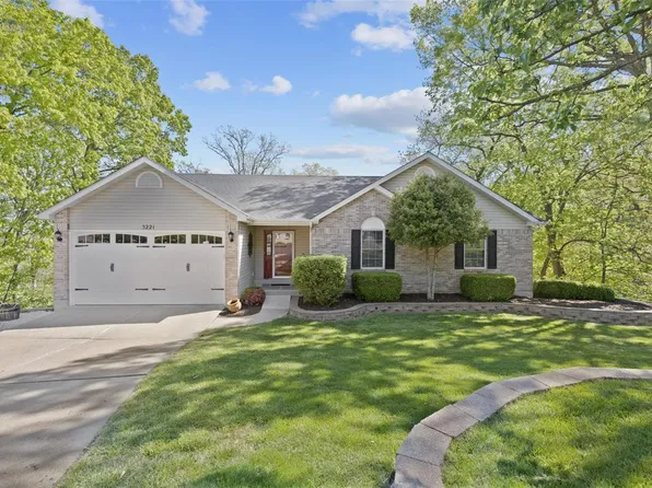 3221 Reagan Ct, High Ridge, MO 63049
