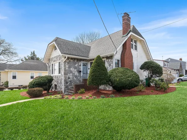 121 Summit Ave, Lyndhurst, NJ 07071