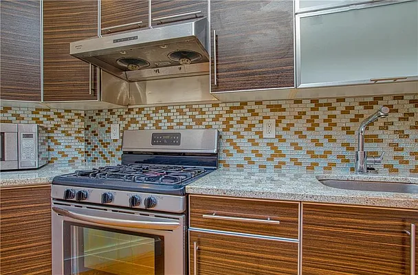 Sold by Remax Edge | media 14