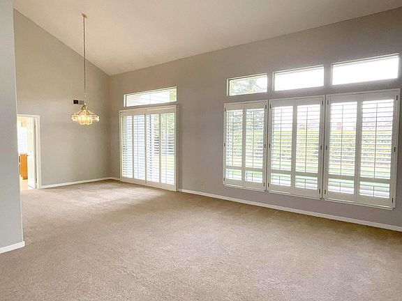 2nd image of 10 Hillview Ct