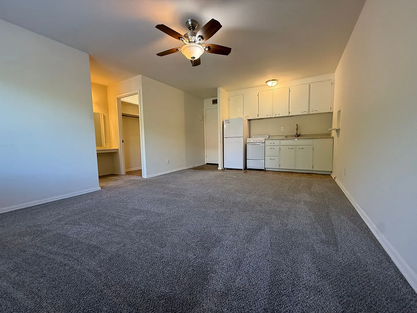 1936 Ford Parkway — Photo 1