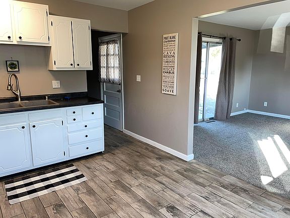 4th image of 374 Sheryl Dr