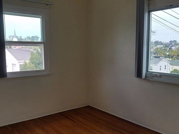 4th image of 2214 Chatsworth Blvd