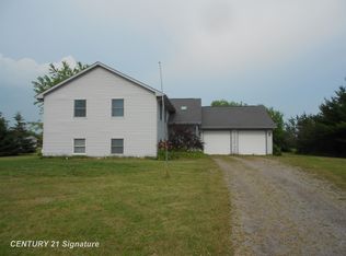 10414 Carter Rd, Freeland, MI 48623