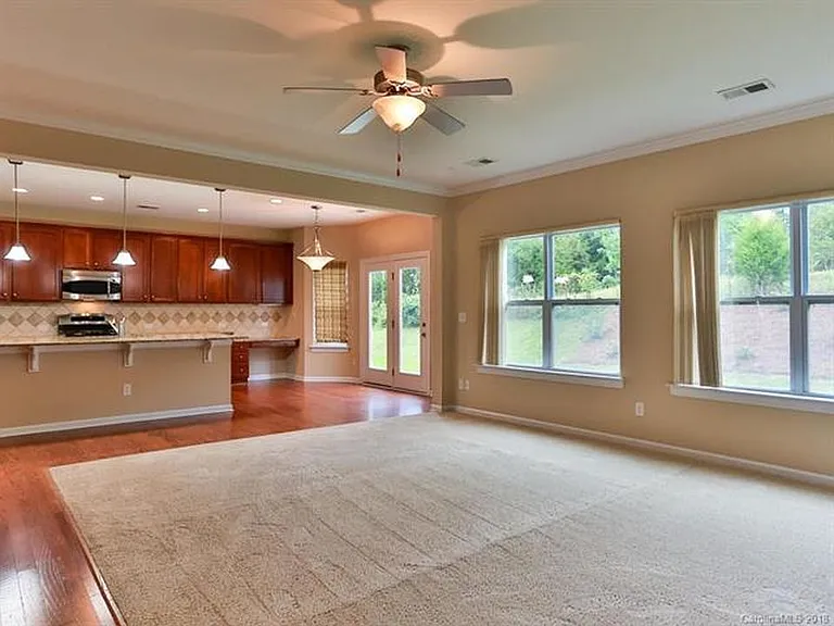 9716 Ravenscroft Ln NW — Photo 5