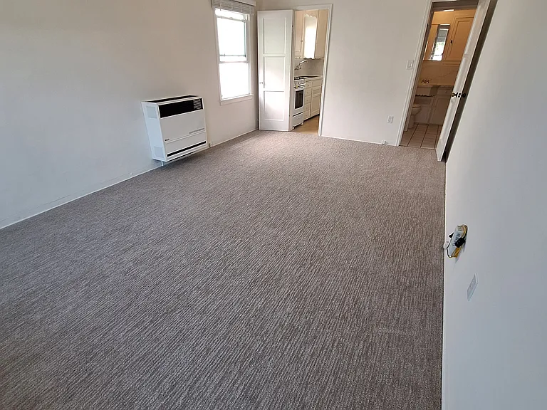 903 W Bay Ave — Photo 5