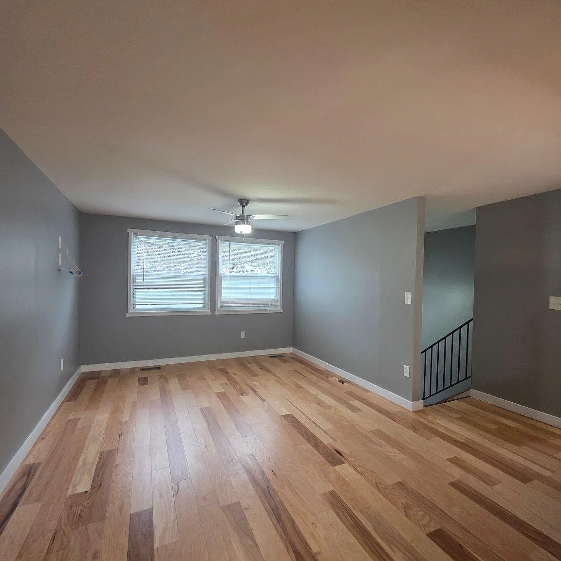 3 bed, 1.0 bath, 1008 sqft, $2,495 — Photo 2
