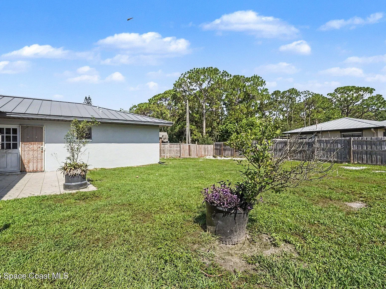 3 bed, 2.0 bath, 1600 sqft, $2,000 — Photo 3