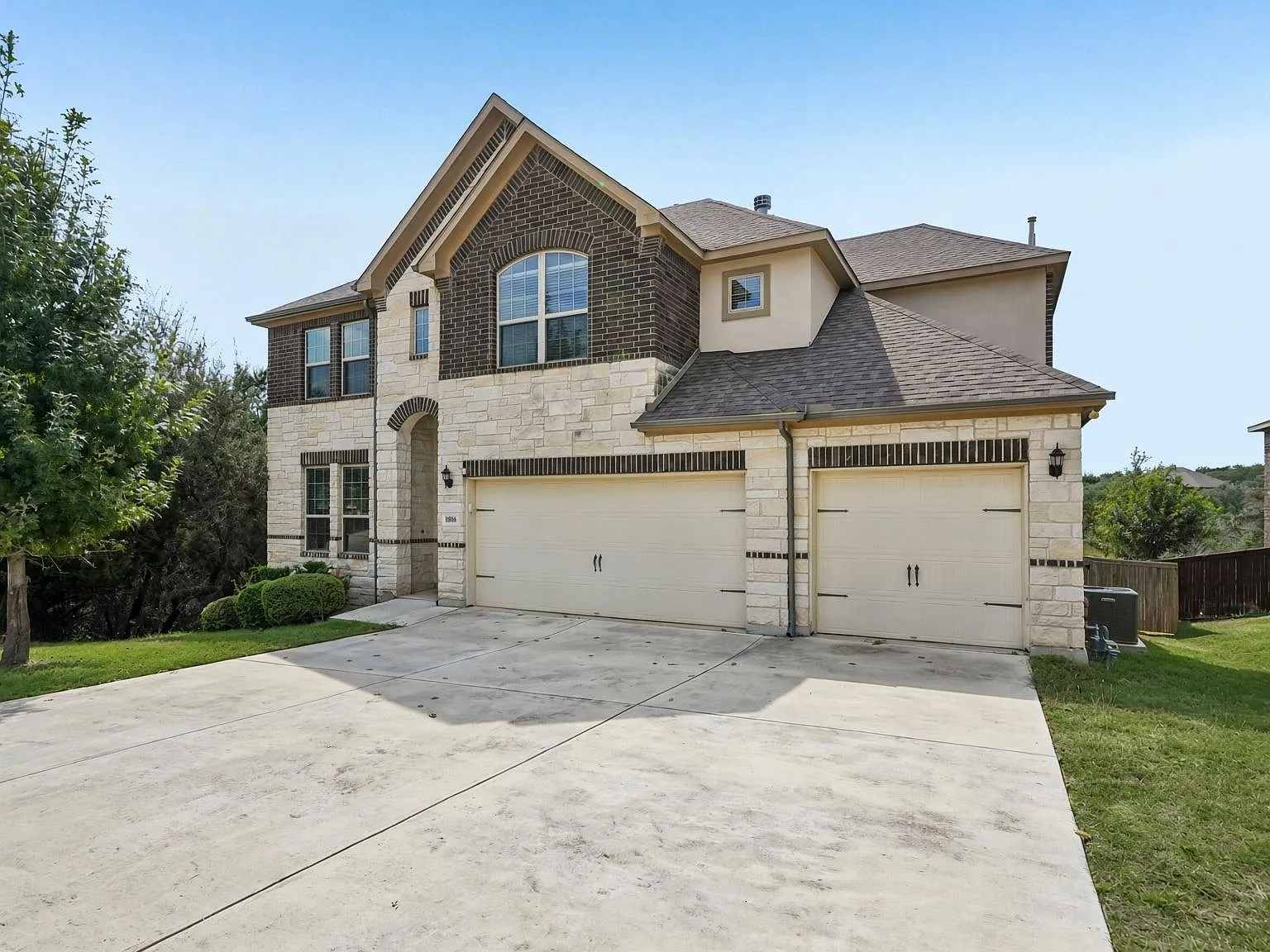 4 bed, 3.5 bath, 2722 sqft, $3,150 — Photo 2