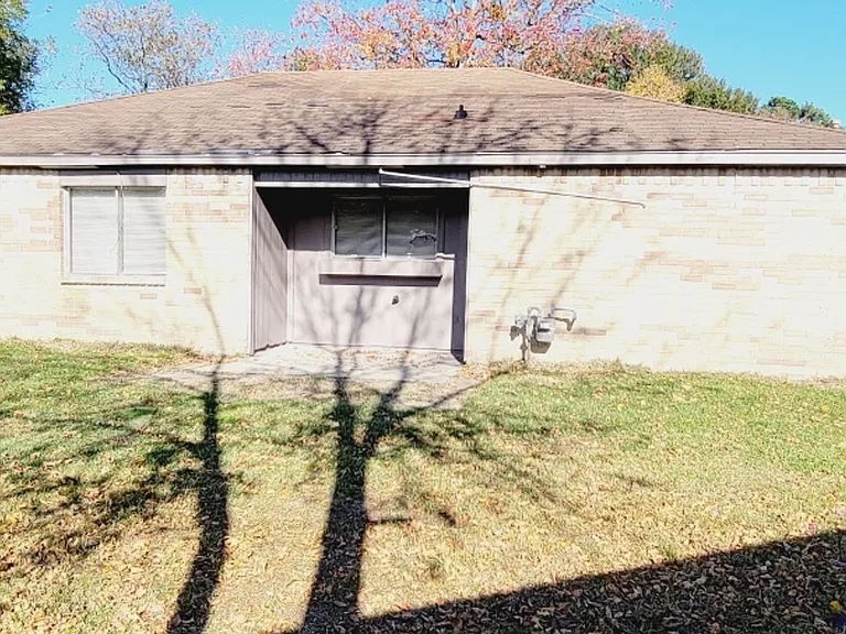 8607 Crystal Cove Cir — Photo 3