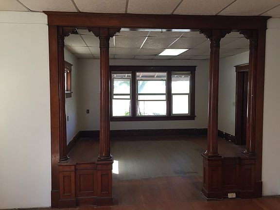 2nd image of 130 W Main St