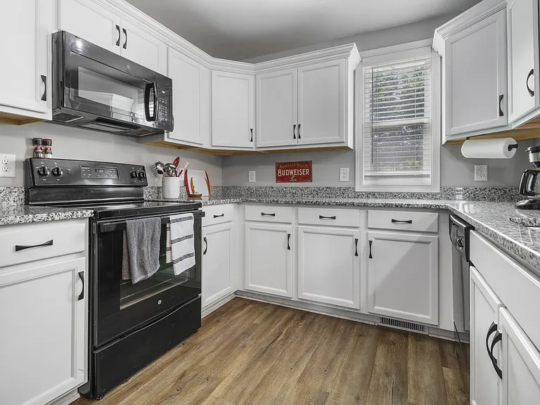 1380 Todd Phillips Ct — Photo 8
