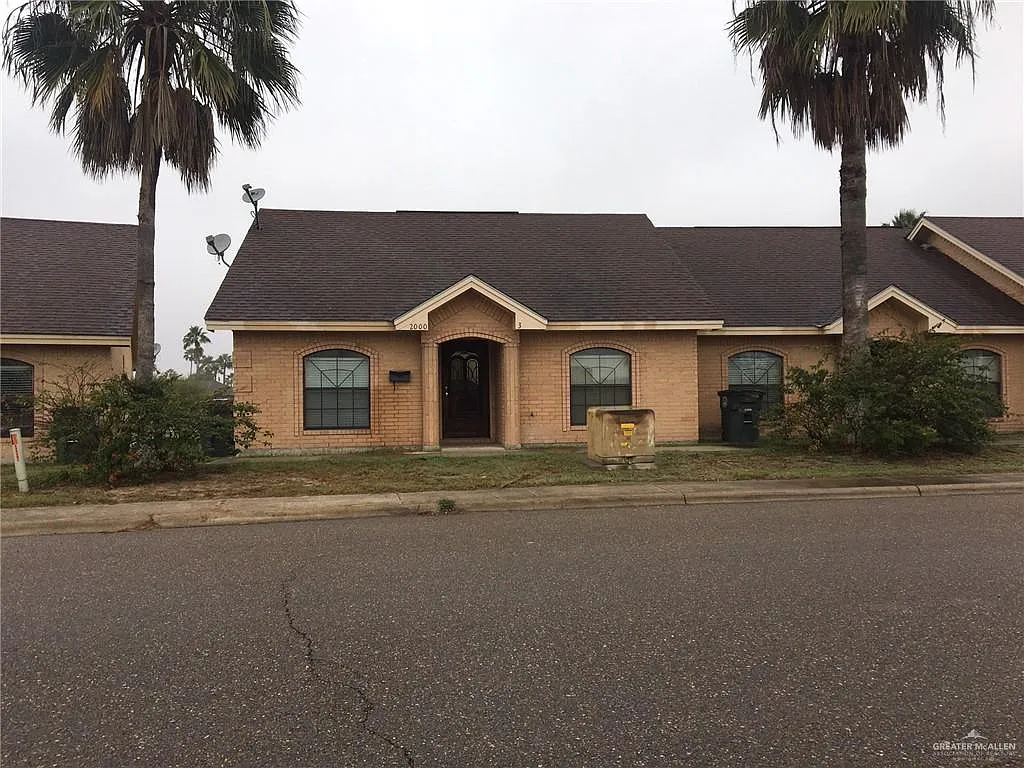 2 bed, 2.0 bath, 2706 sqft, $780 — Photo 1