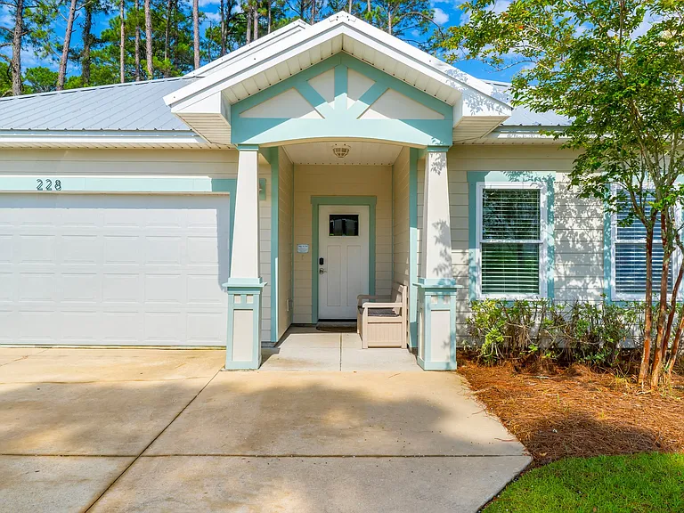 228 Palm Beach Dr — Photo 32