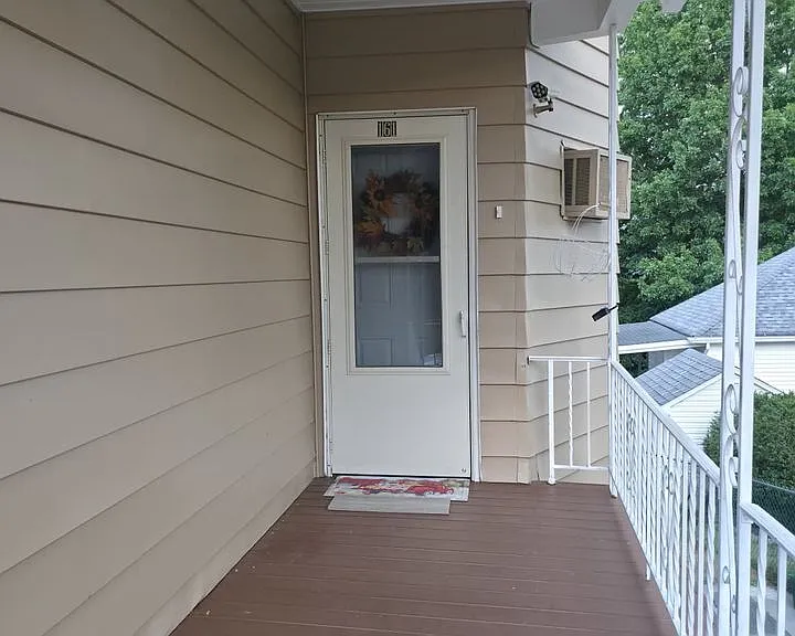 161 Johnson St — Photo 4