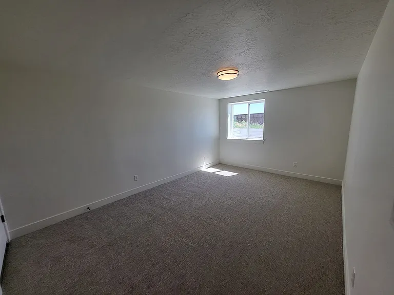 1002 E 1300 S — Photo 22