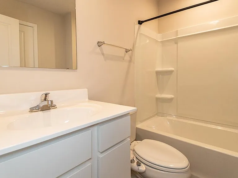 472 Roberta Dr — Photo 28