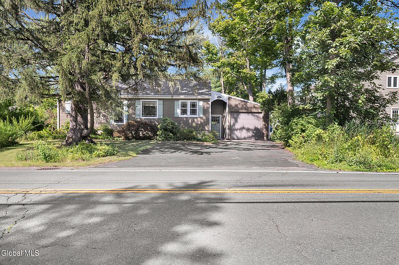 5th image of 3983 Albany Street