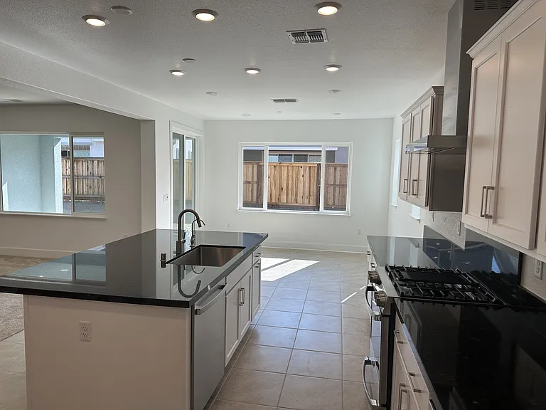 2779 Mulholland Dr — Photo 24