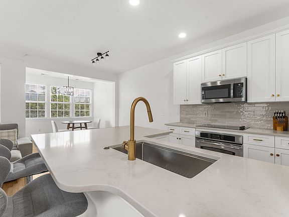 3rd image of 3472 Claremont St