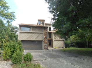 805 Stevens Creek Ln, Forsyth, IL