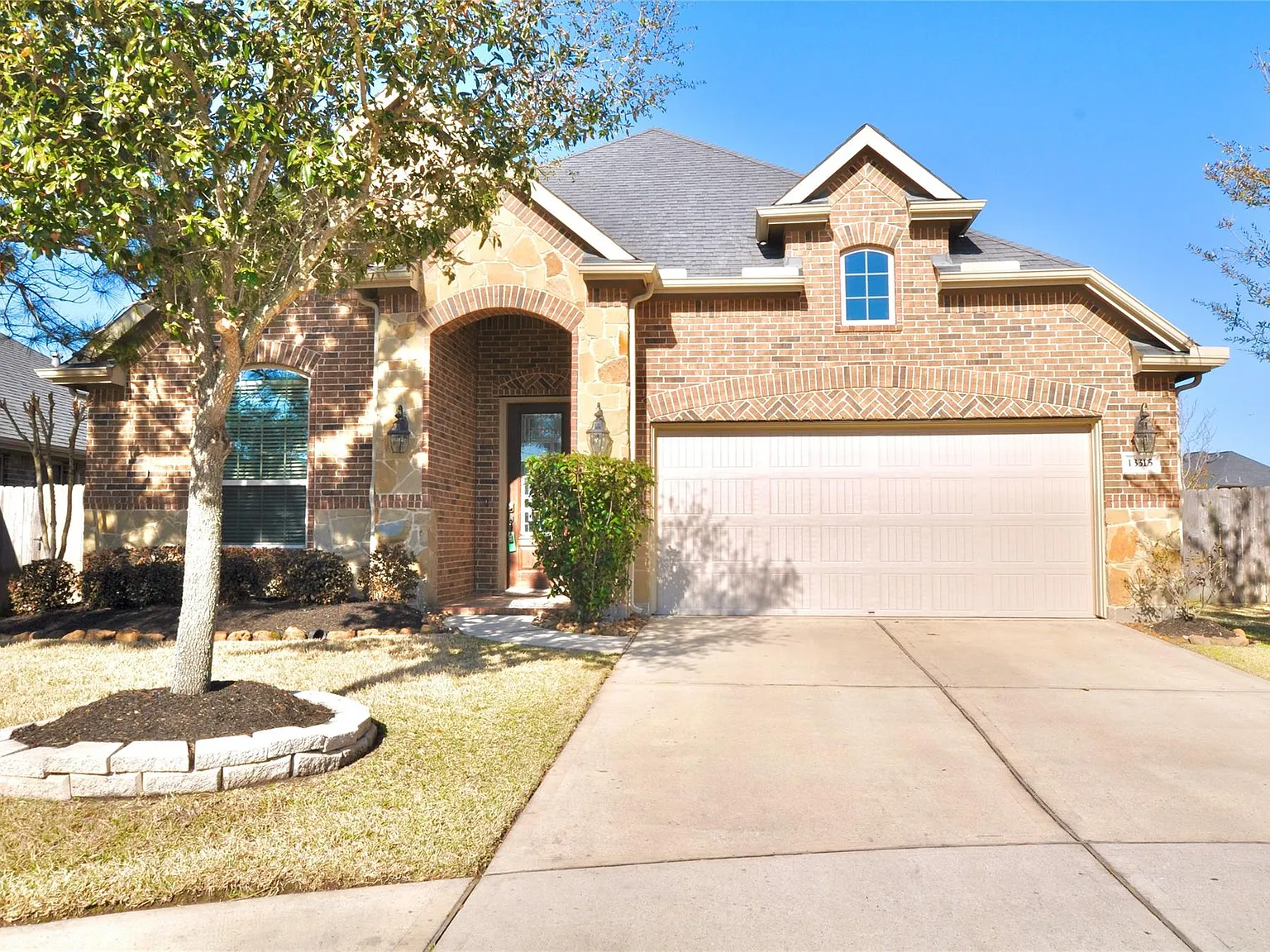 3 bed, 3.0 bath, 2254 sqft, $2,500 — Photo 2