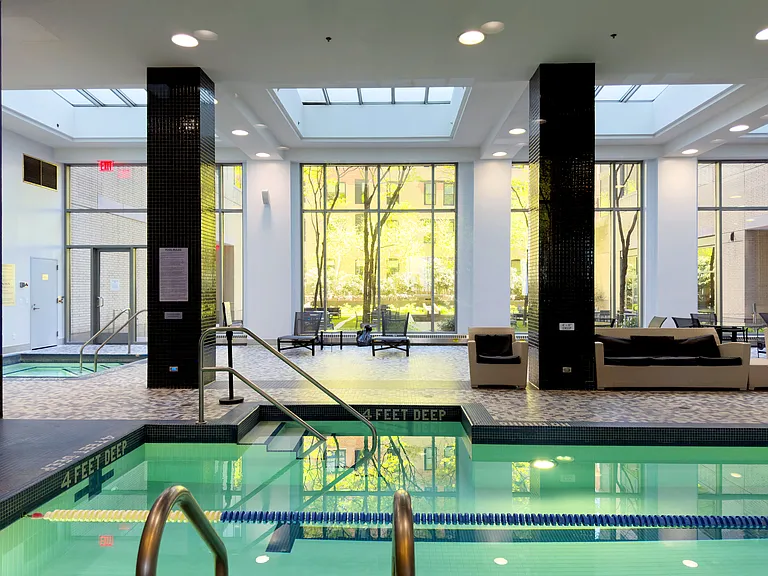 220 Riverside Blvd #34C — Photo 17