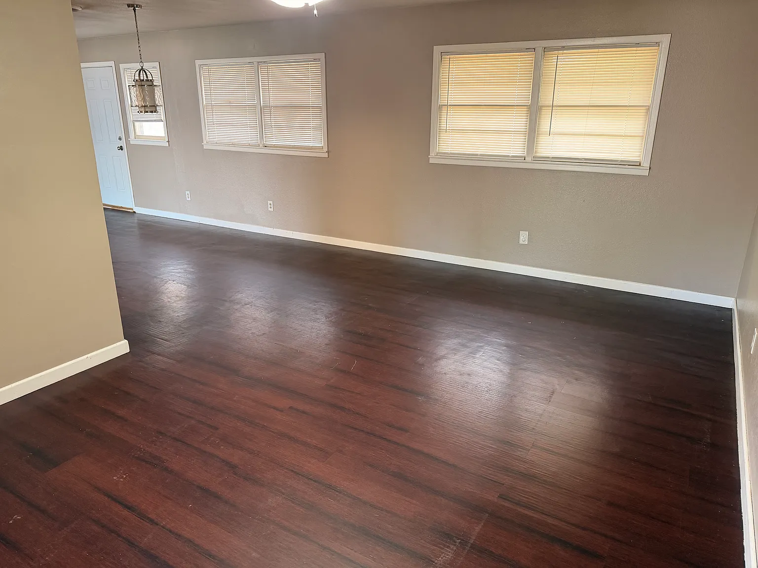 3 bed, 2378 sqft, $1,550 — Photo 3