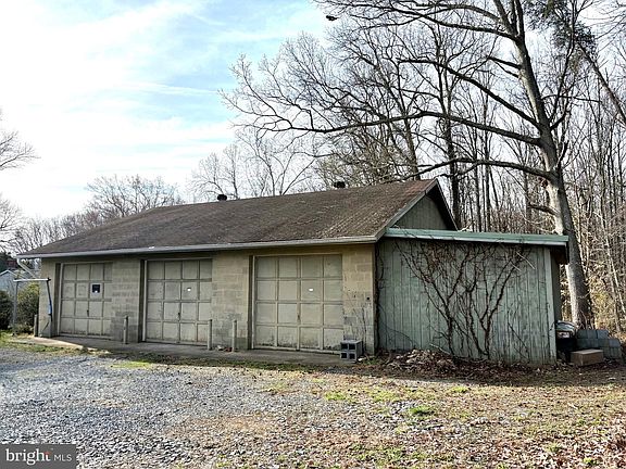 4th image of 1907 Mountain View Rd