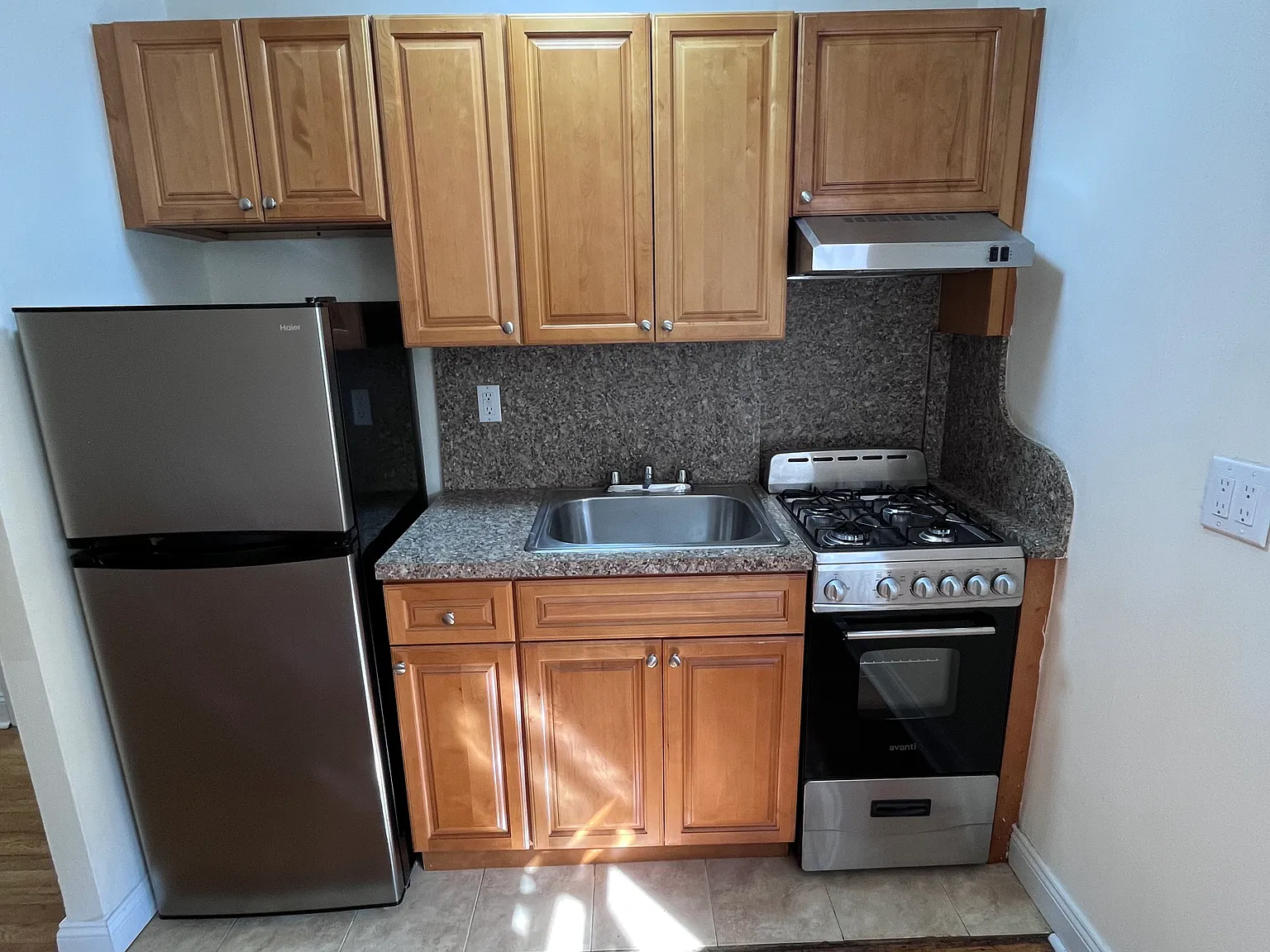 Studio, 450 sqft, $1,850 — Photo 3