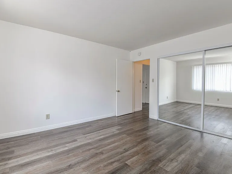 1799 N Hollywood Way — Photo 65