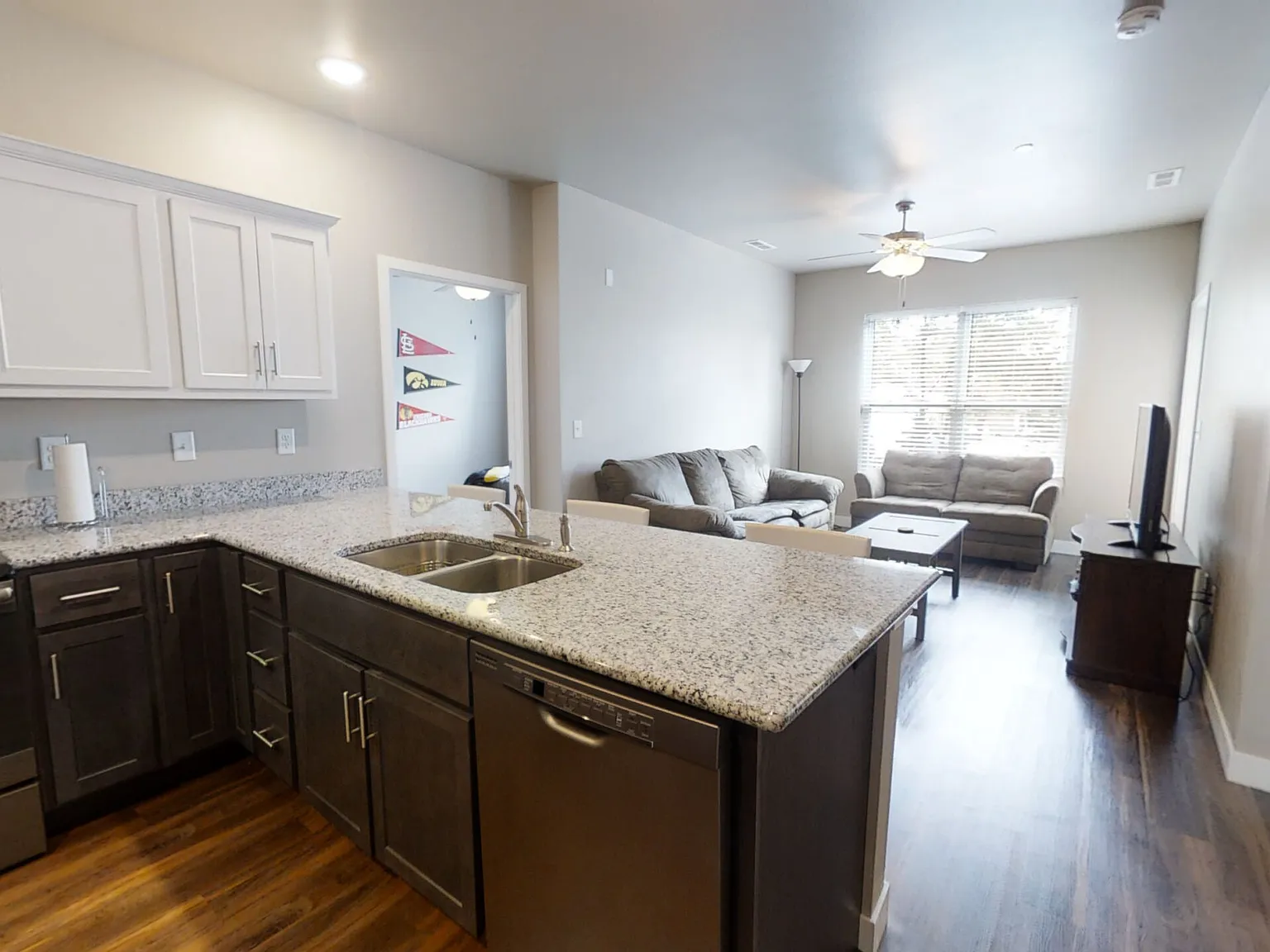 225 E Prentiss St — Photo 3