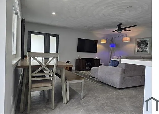 3 bed, 1250 sqft, $4,250 — Photo 3