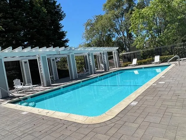 West Ct — Photo 11